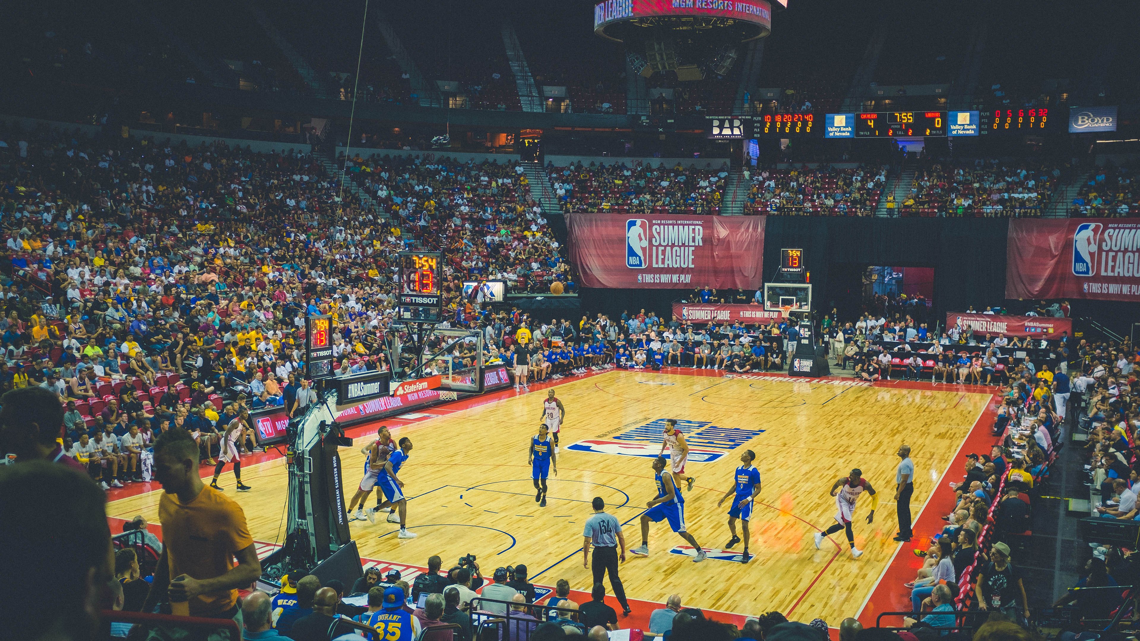 国王生死战取胜灰熊，浓眉成为关键先生